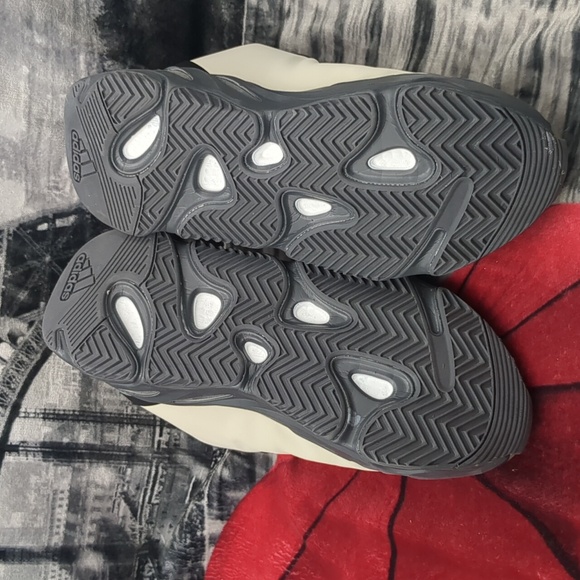 adidas gazelle silver green womens adidas Yeezy Boost 700 MNVN Metallic